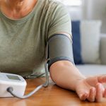 Combinar tres o cuatro fármacos a dosis bajas puede controlar mejor la hipertensión inicial que empezar únicamente con uno 3 Control de tension en casa