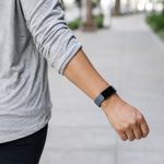 Paseo urbano con smartwatch