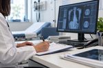 Una nueva combinación antes de operar aumenta la respuesta completa en cáncer de mama HER2 positivo en fase 3 8 Consulta medica con imagenes diagnosticas