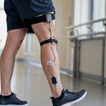 Una neuroprótesis sin batería aprovecha cada paso para estimular el pie afectado después de un ictus 2 Rehabilitacion de marcha con sensores